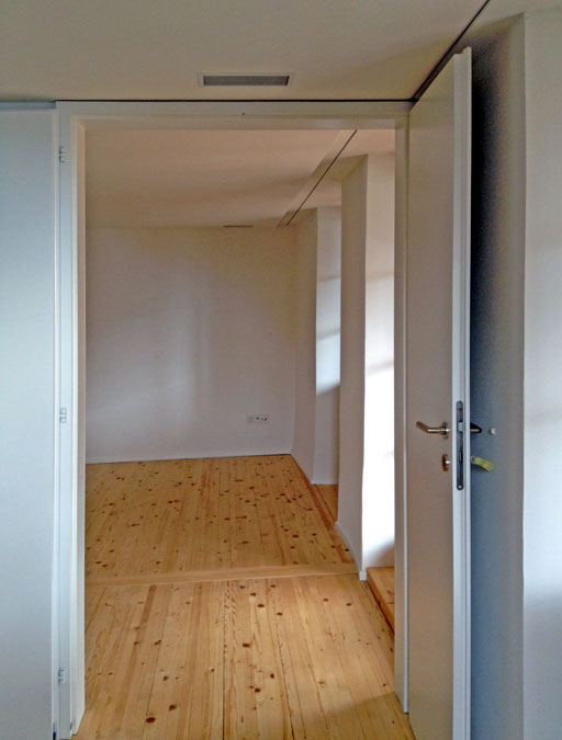 amenée d'air par des grilles au plafond